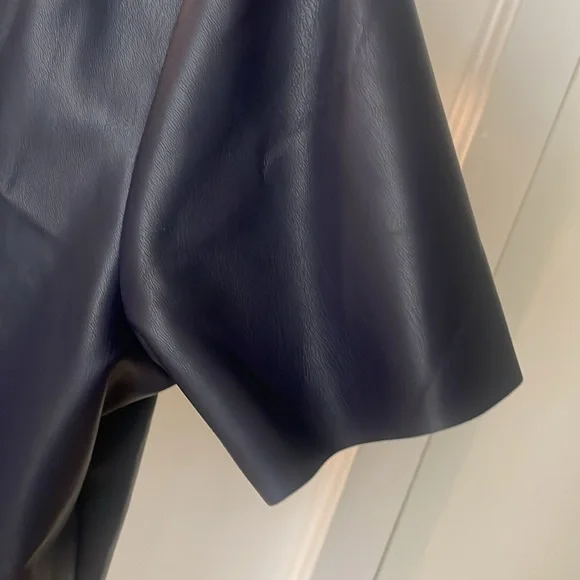 NWT STEVE MADDEN FAUX LEATHER NAVY TOP - Picture 8 of 9